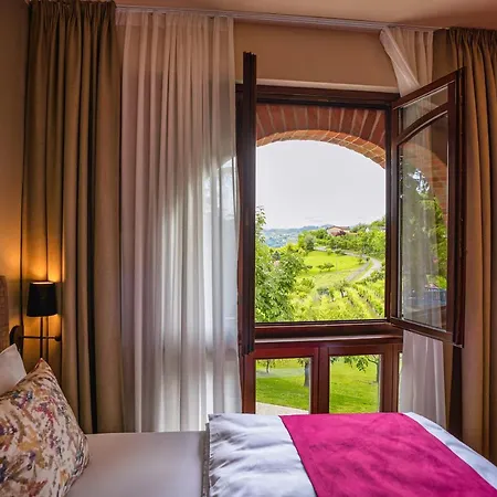 Cascina Bo Hotel *