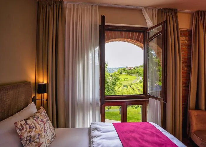 Cascina Bo Hotel *