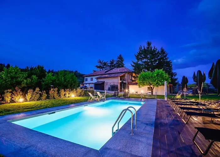 Cascina Bo فندق كانيلي