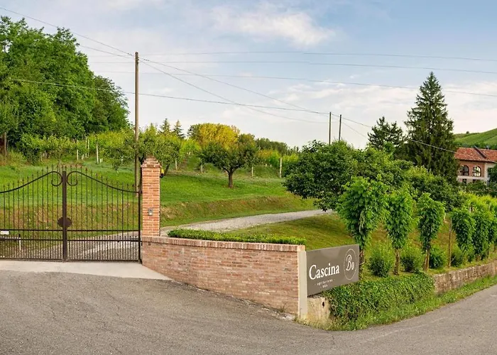 Cascina Bo فندق كانيلي